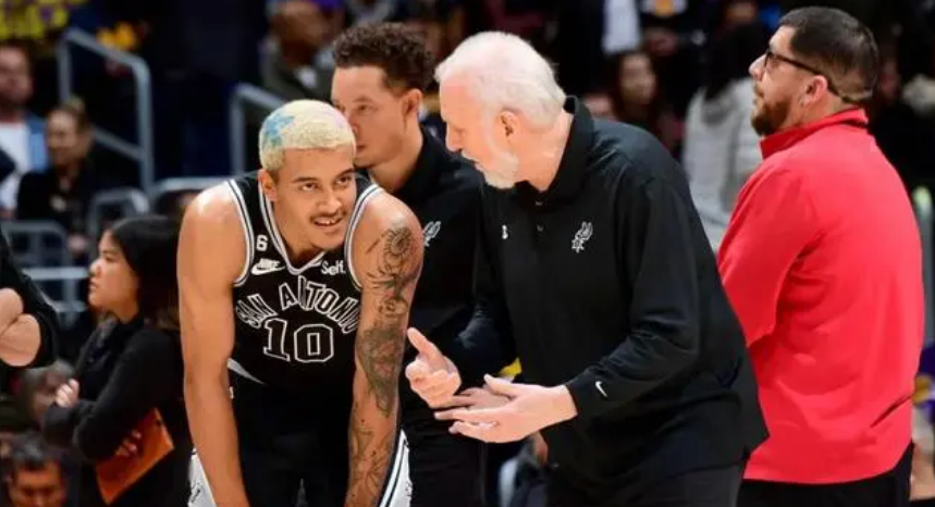 NBA-马刺111-109险胜鹈鹕，麦科勒姆31分，文班17+12+9