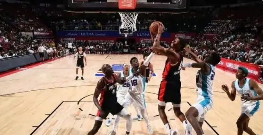 NBA-开拓者89-86险胜黄蜂，艾顿24+15+2