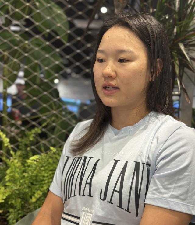 郭涵煜法网首轮被逆转，红眼眶反思：亚洲球员缺那种“与生俱来的自信”